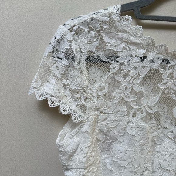 Lulu’s NWT Lace Top - Picture 3 of 10